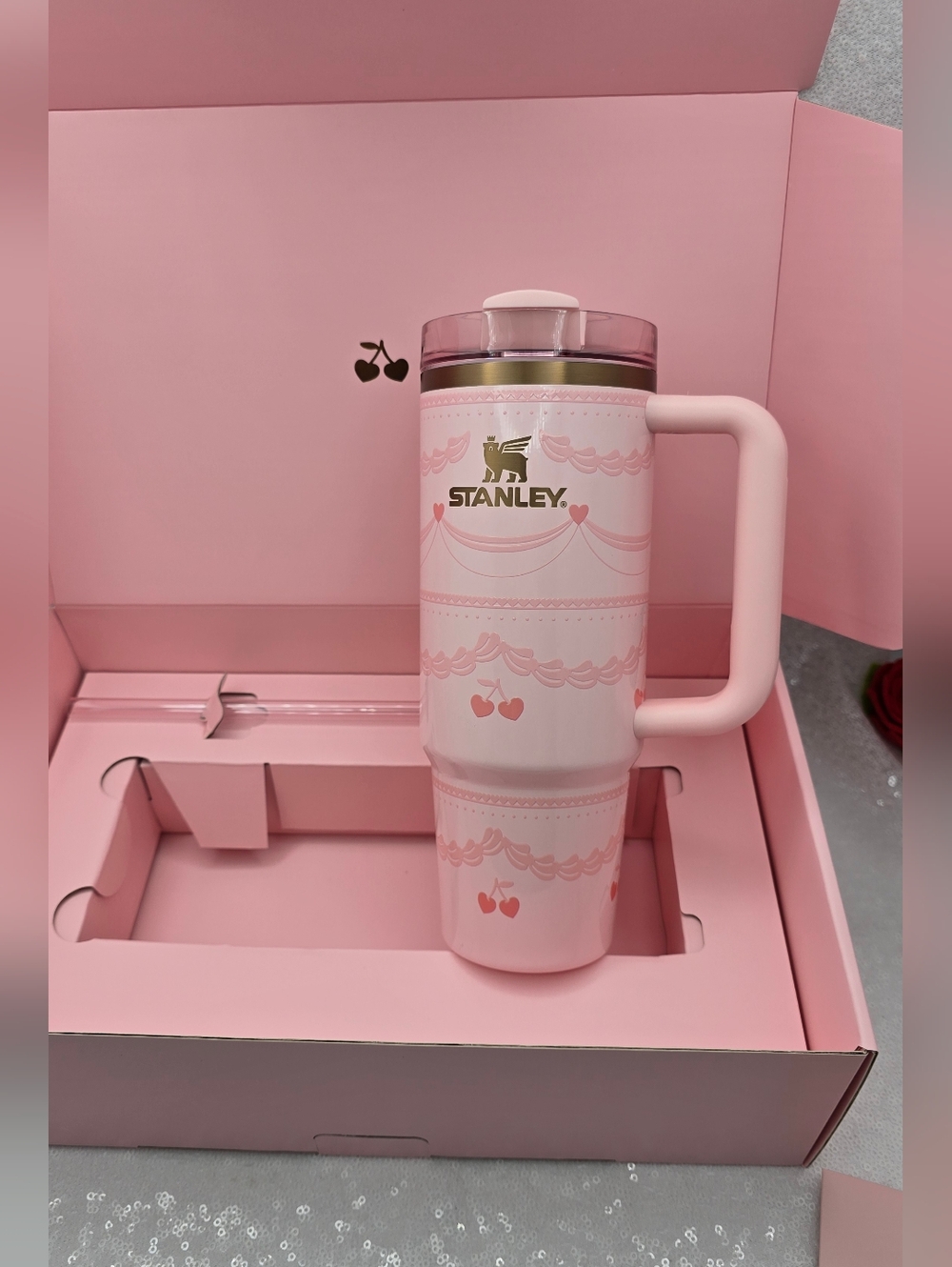 Stanley The Valentines Day 30 Oz Pink Velvet QuencherTumbler Limited Edition